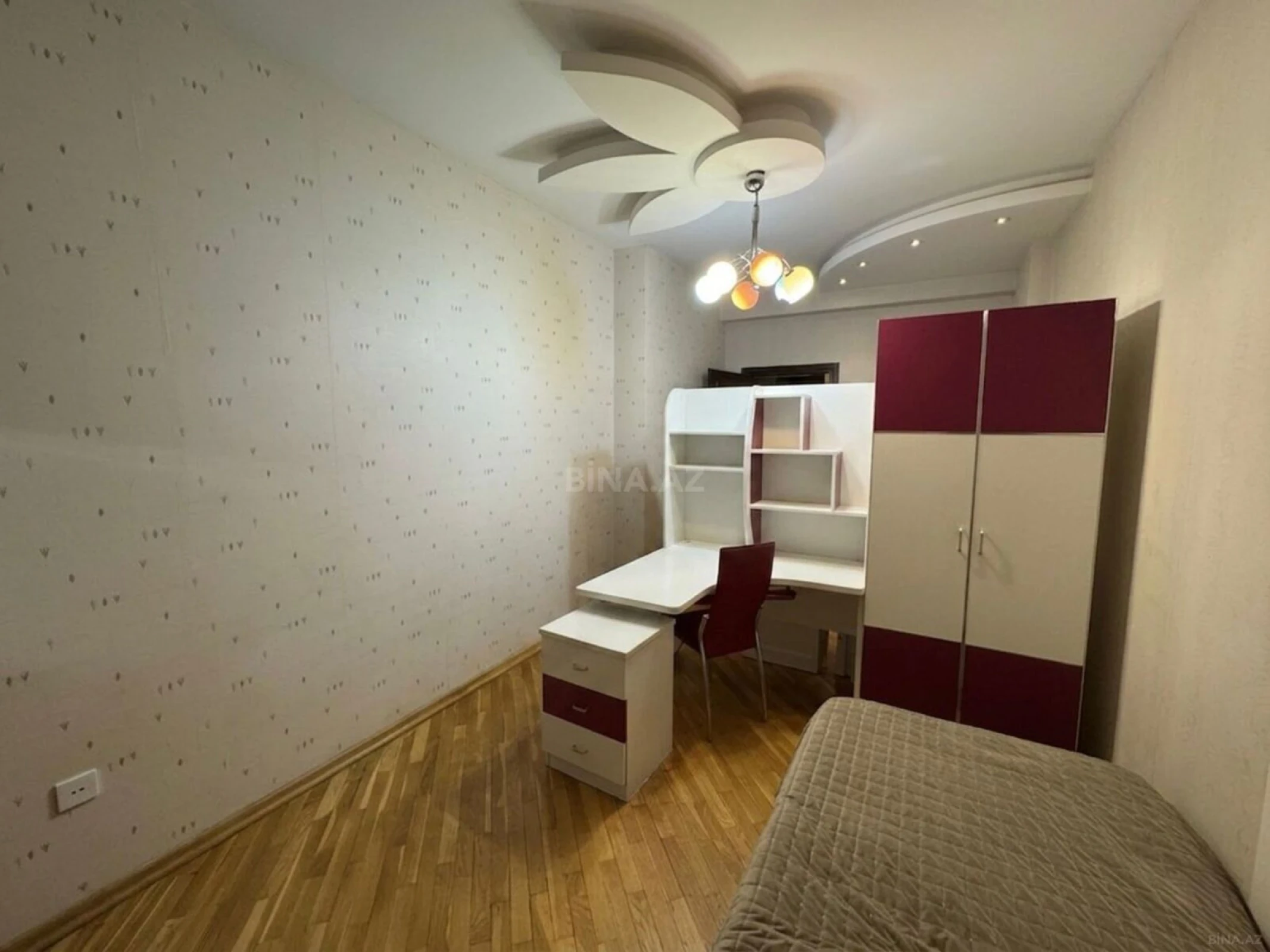 Satılır 3 otaqlı mənzil 148 m²