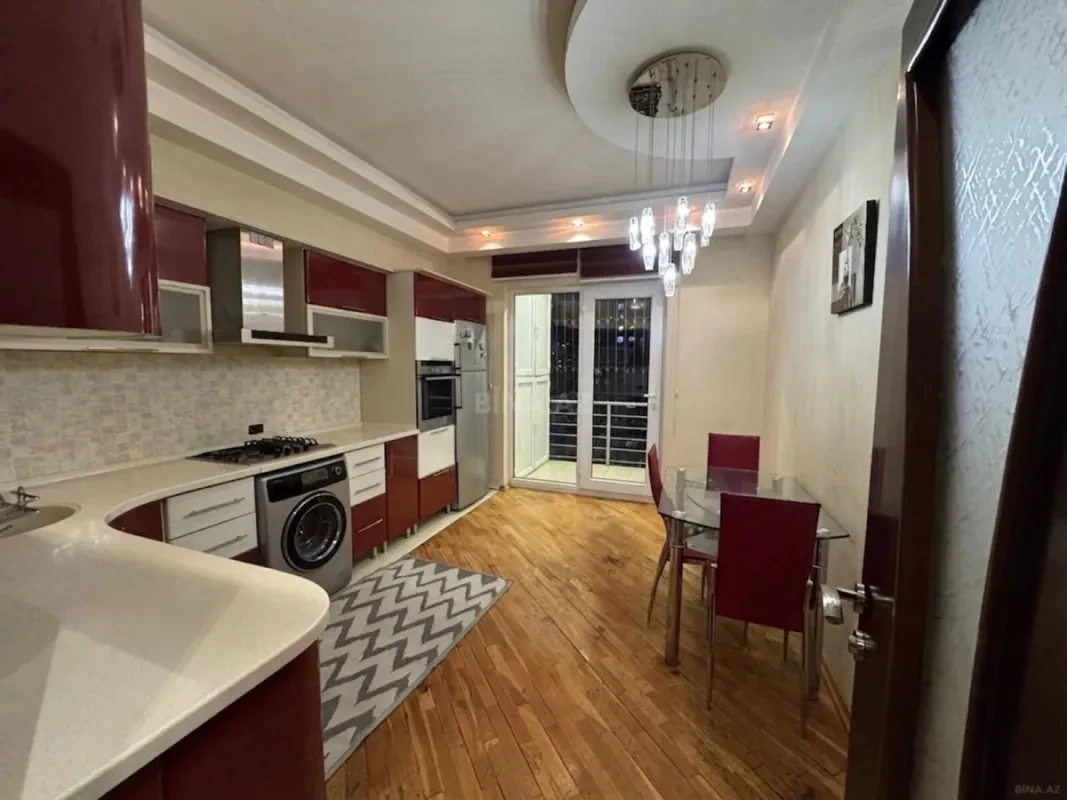 Satılır 3 otaqlı mənzil 148 m²