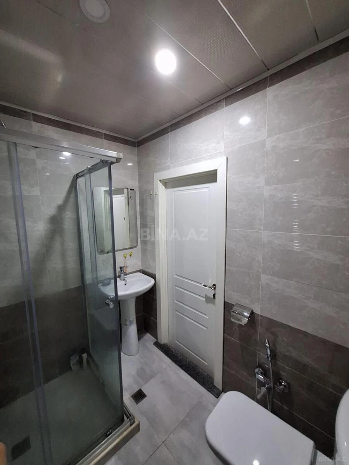 Kirayə verilir 2 otaqlı mənzil 65 m²