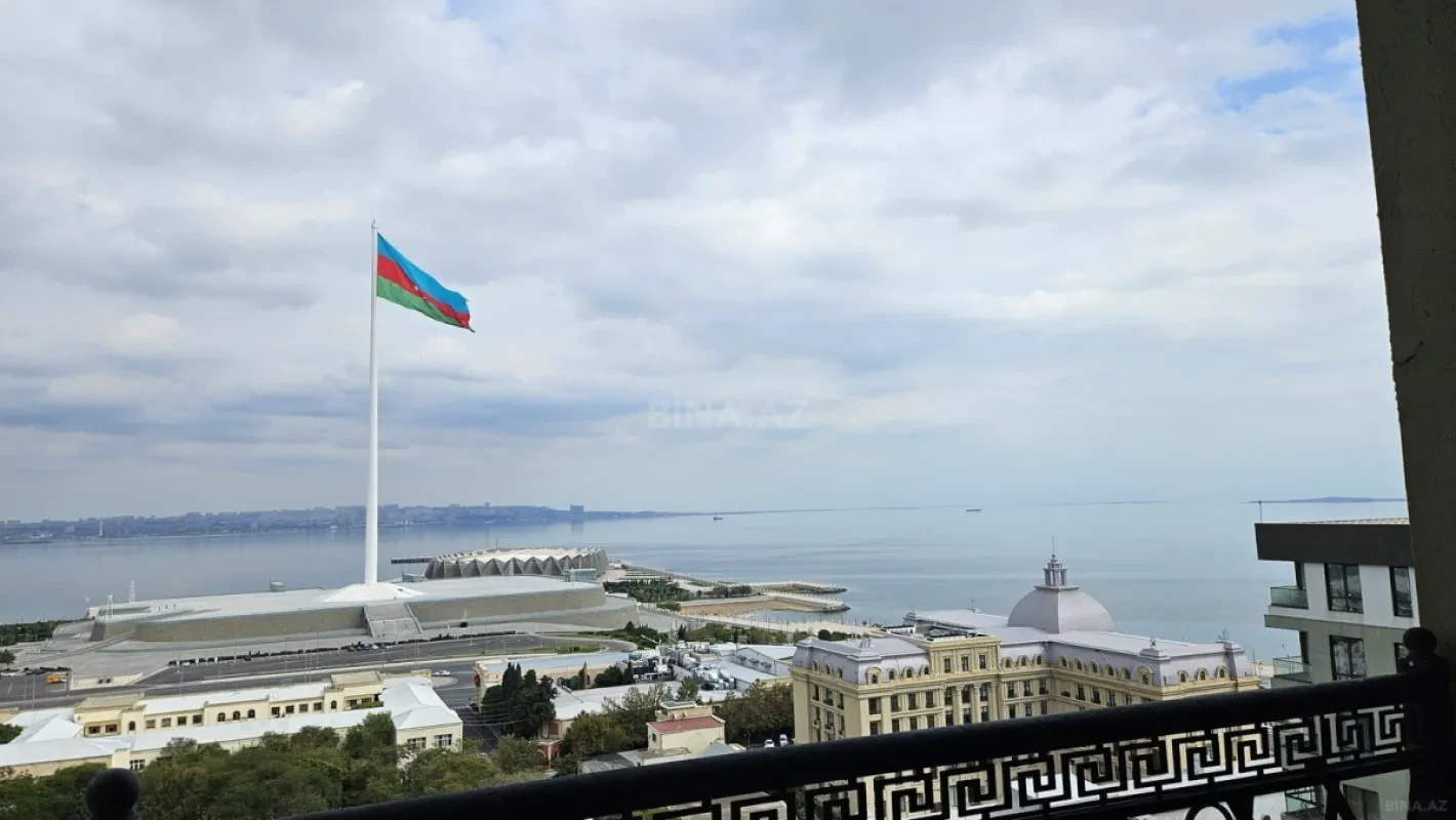 Satılır 4 otaqlı mənzil 178 m²