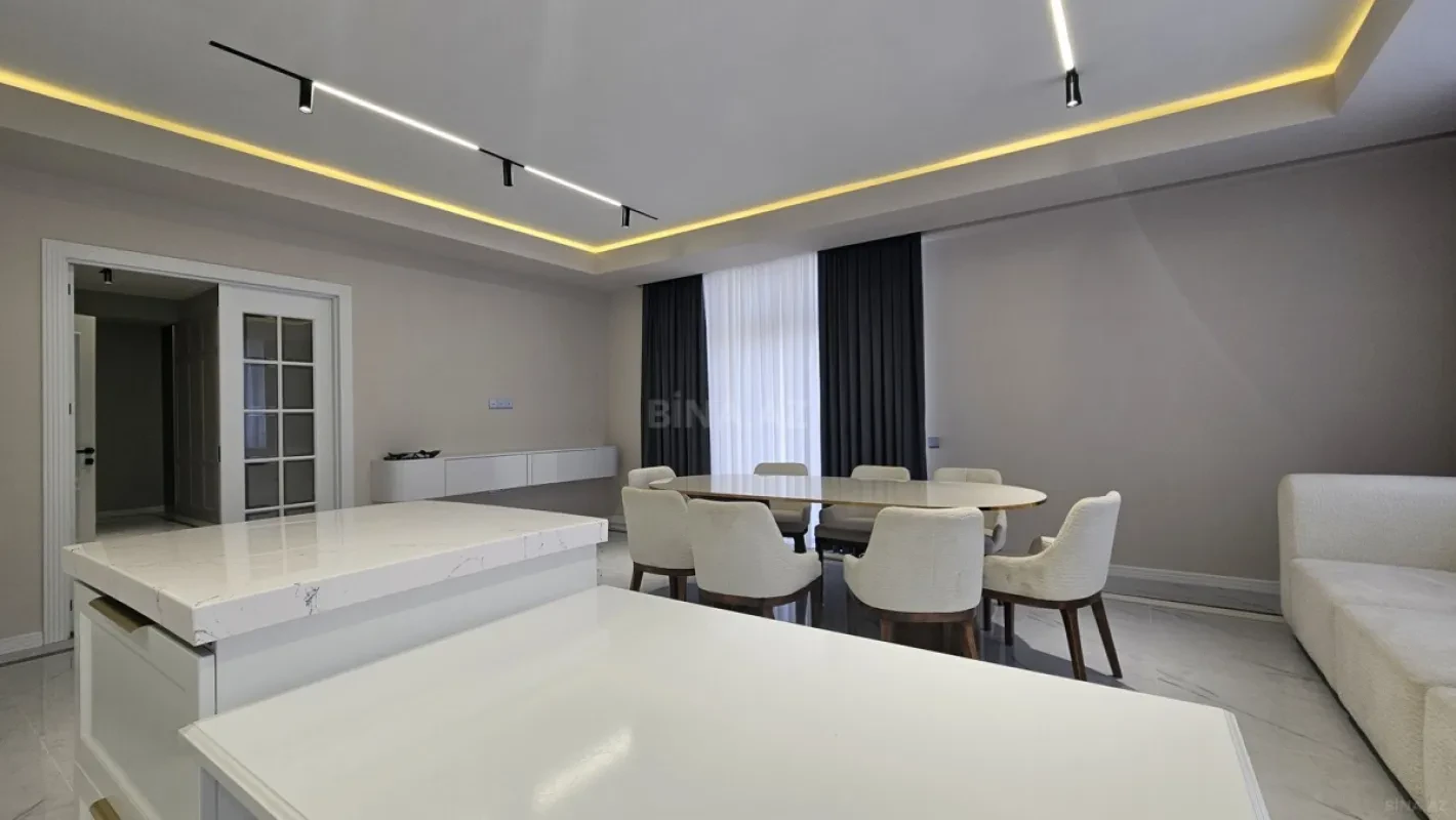 Satılır 4 otaqlı mənzil 178 m²