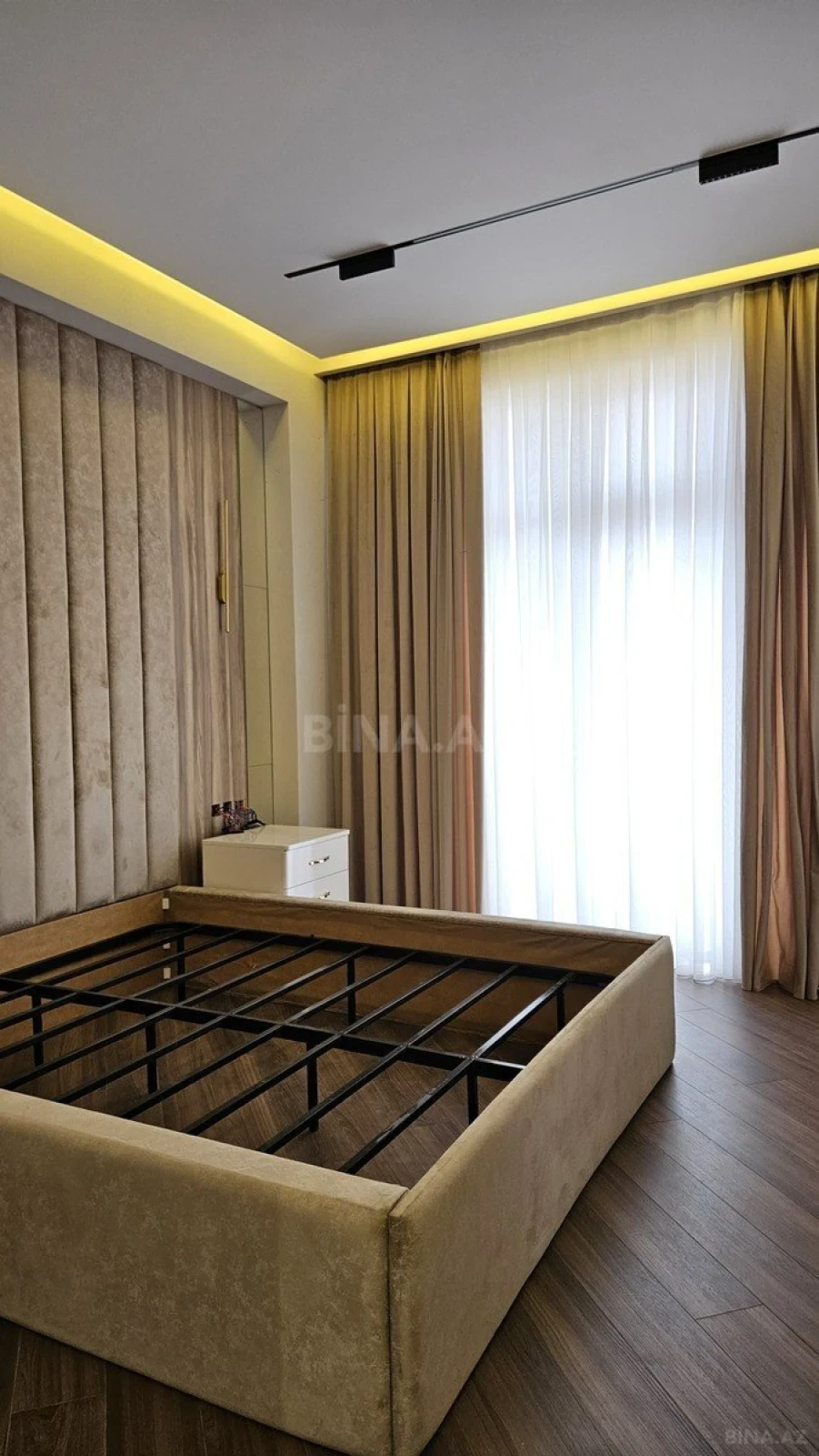 Satılır 4 otaqlı mənzil 178 m²