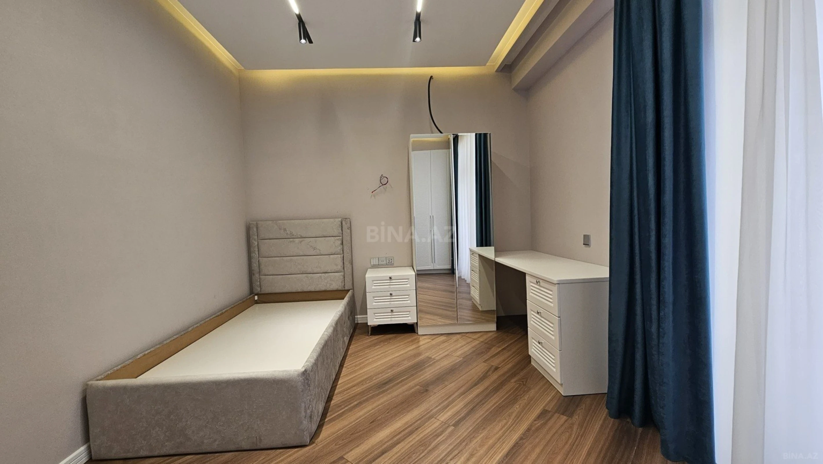 Satılır 4 otaqlı mənzil 178 m²