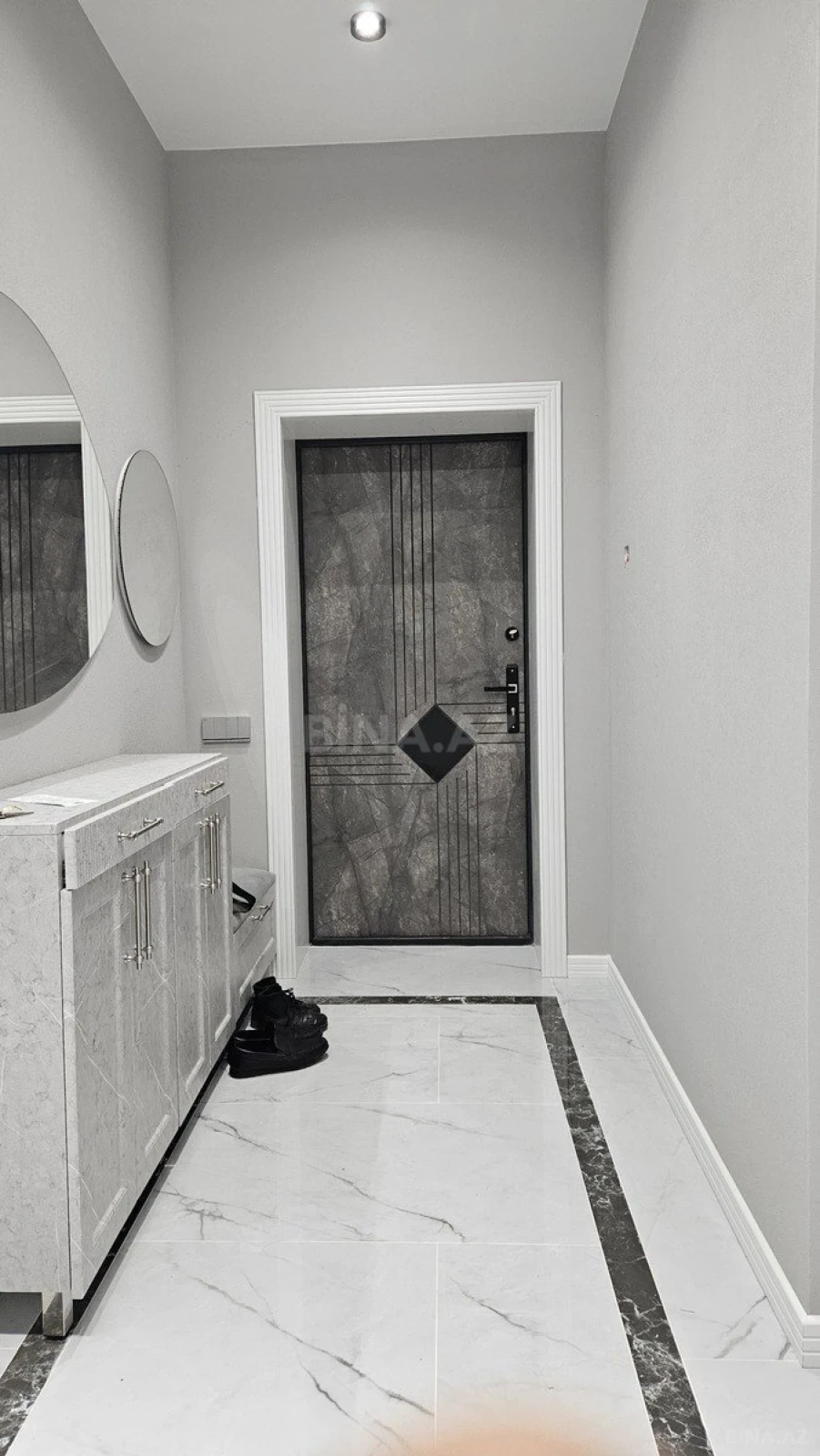 Satılır 4 otaqlı mənzil 178 m²