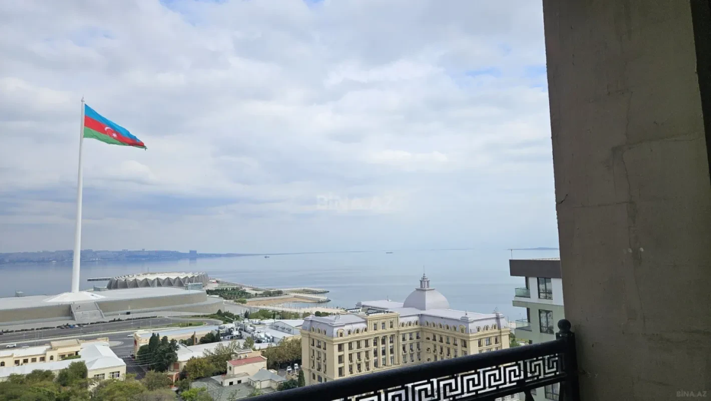 Satılır 4 otaqlı mənzil 178 m²