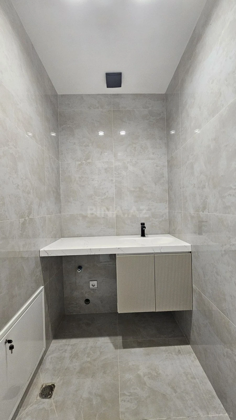 Satılır 4 otaqlı mənzil 178 m²