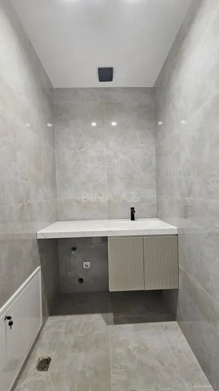 Satılır 4 otaqlı mənzil 178 m²