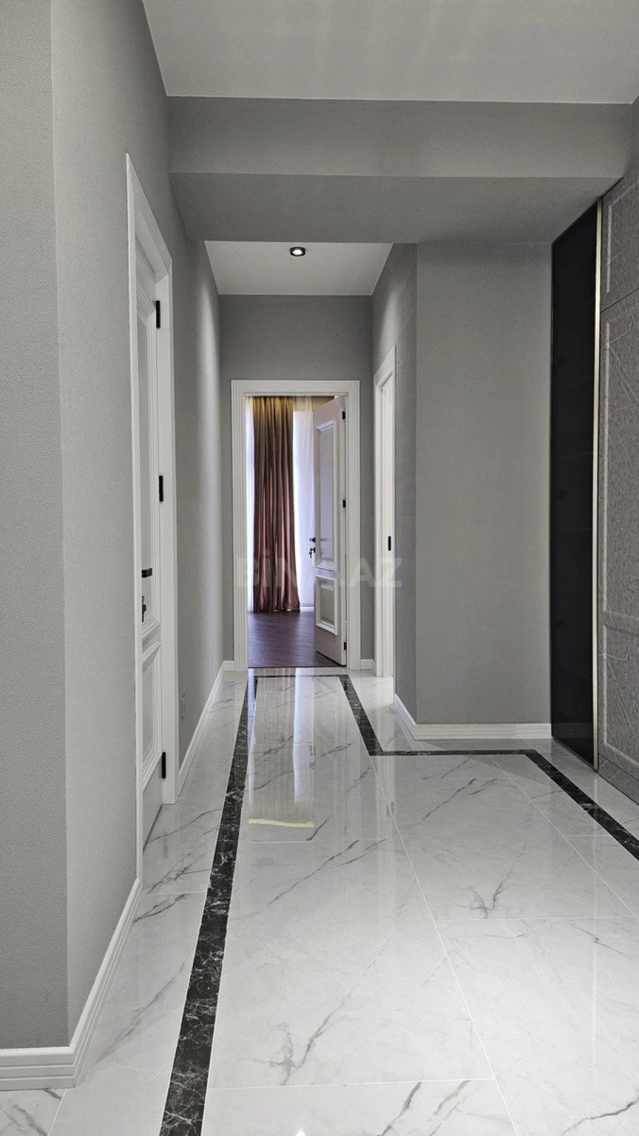 Satılır 4 otaqlı mənzil 178 m²