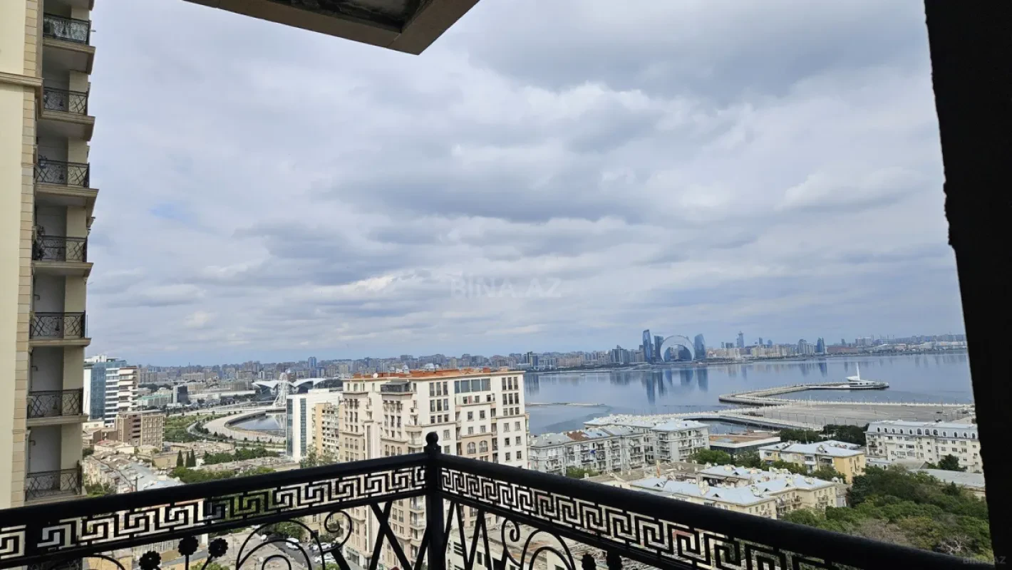 Satılır 4 otaqlı mənzil 178 m²