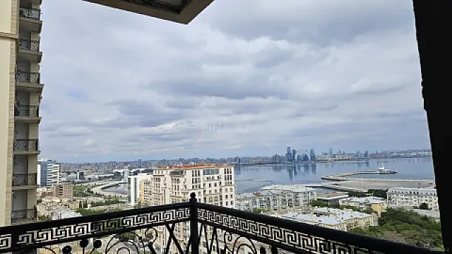 Satılır 4 otaqlı mənzil 178 m²