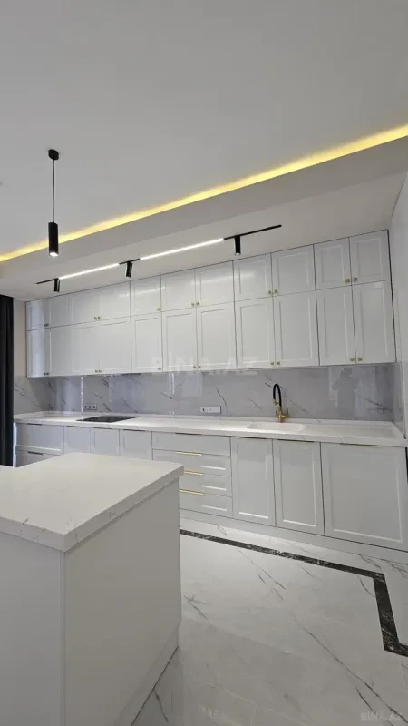 Satılır 4 otaqlı mənzil 178 m²