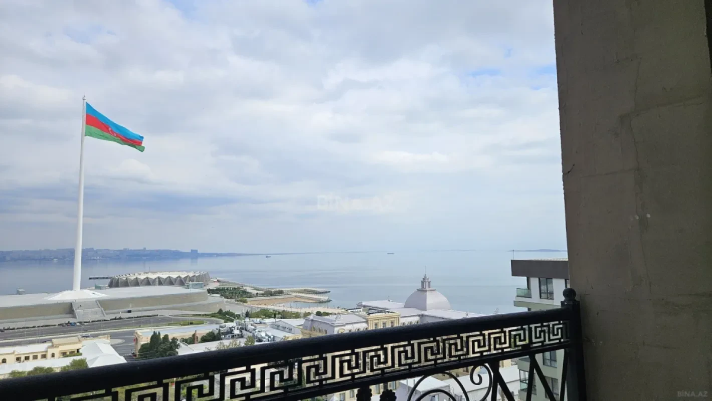 Satılır 4 otaqlı mənzil 178 m²