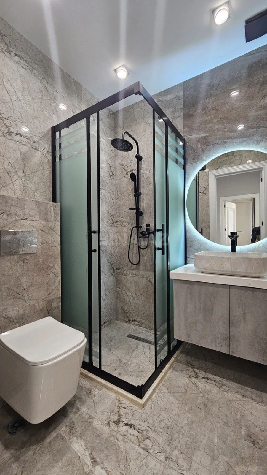 Satılır 4 otaqlı mənzil 178 m²