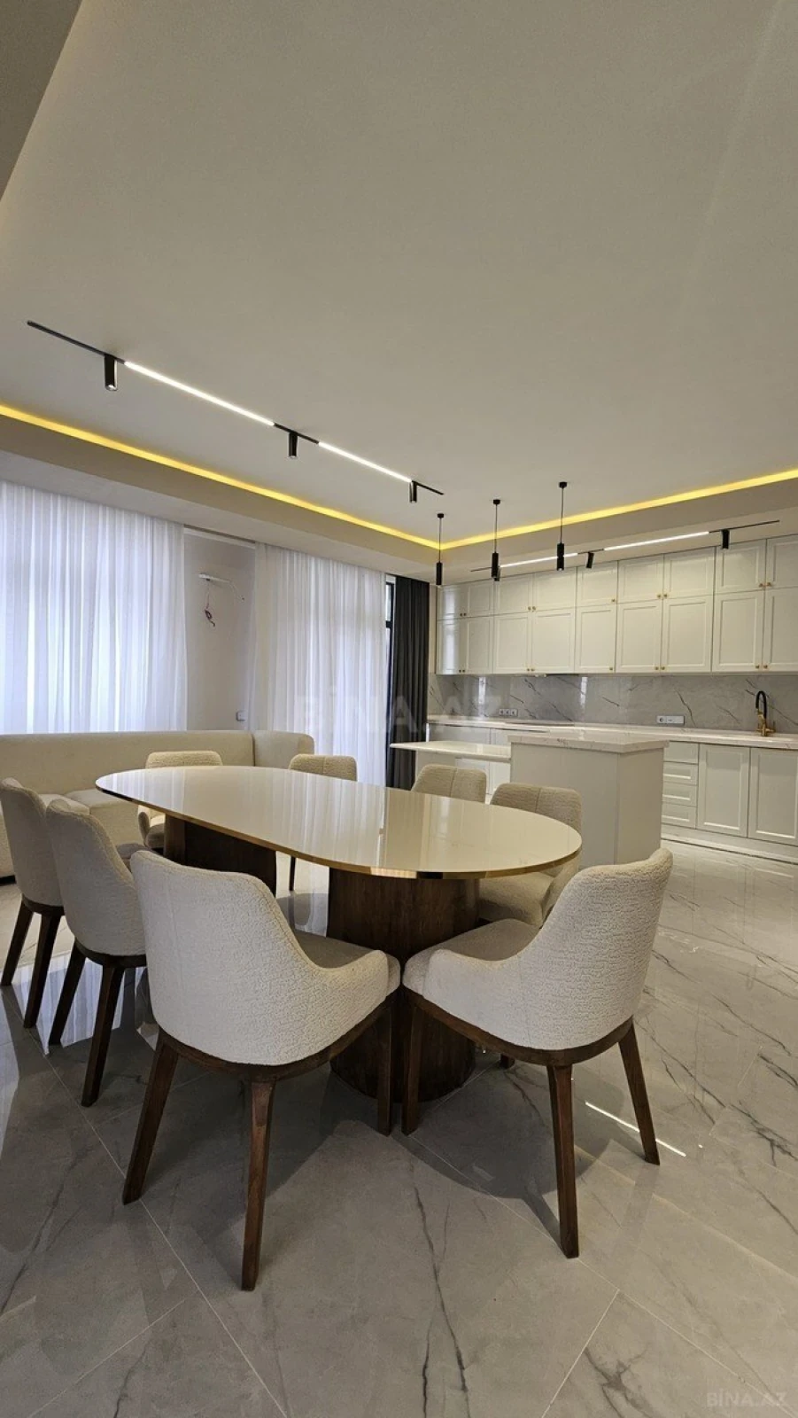 Satılır 4 otaqlı mənzil 178 m²