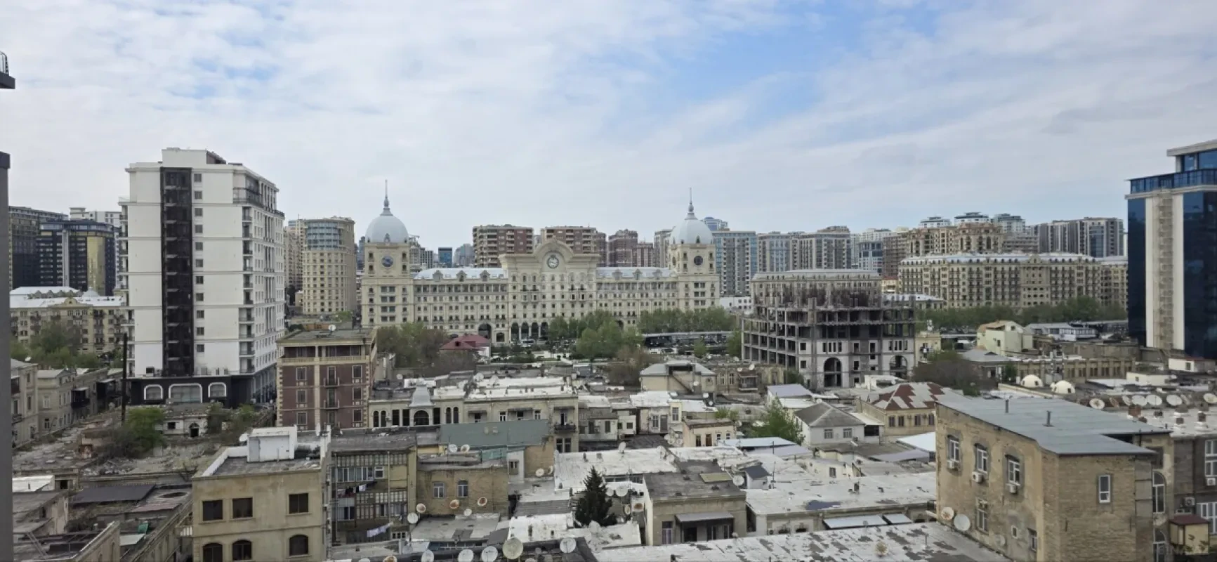 Kirayə verilir 4 otaqlı mənzil 160 m²