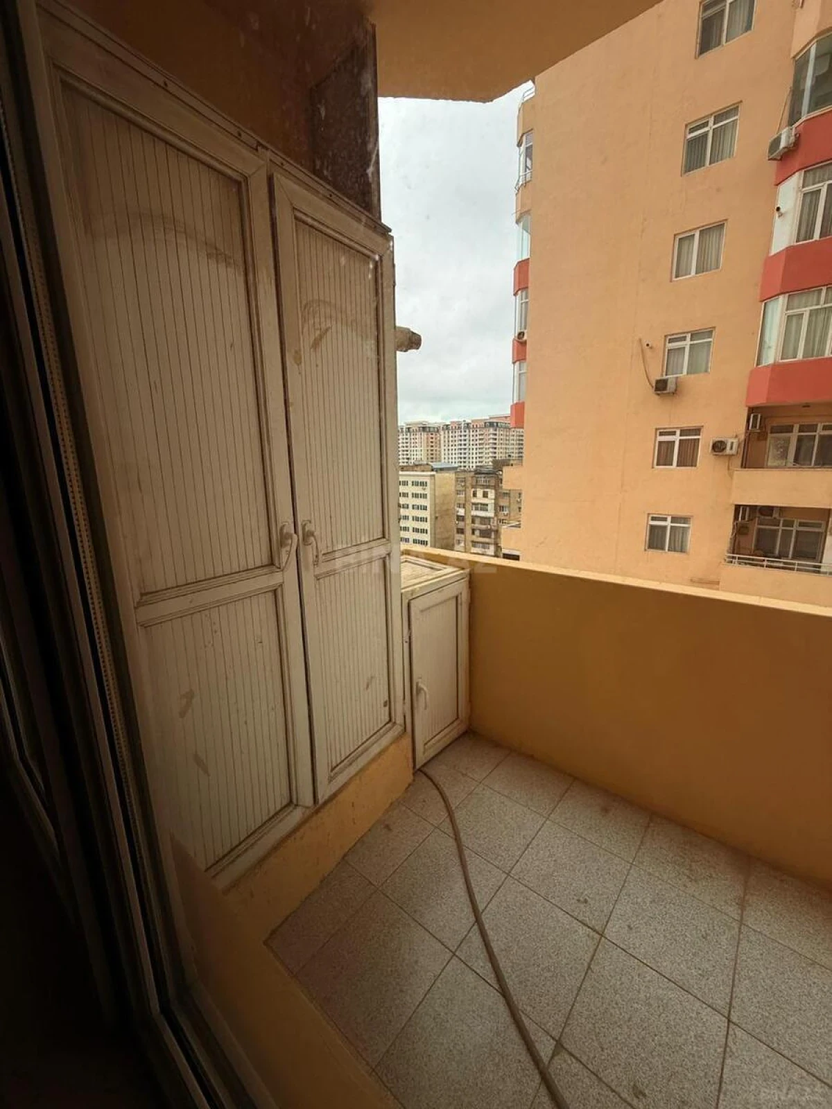Satılır 3 otaqlı mənzil 110 m²
