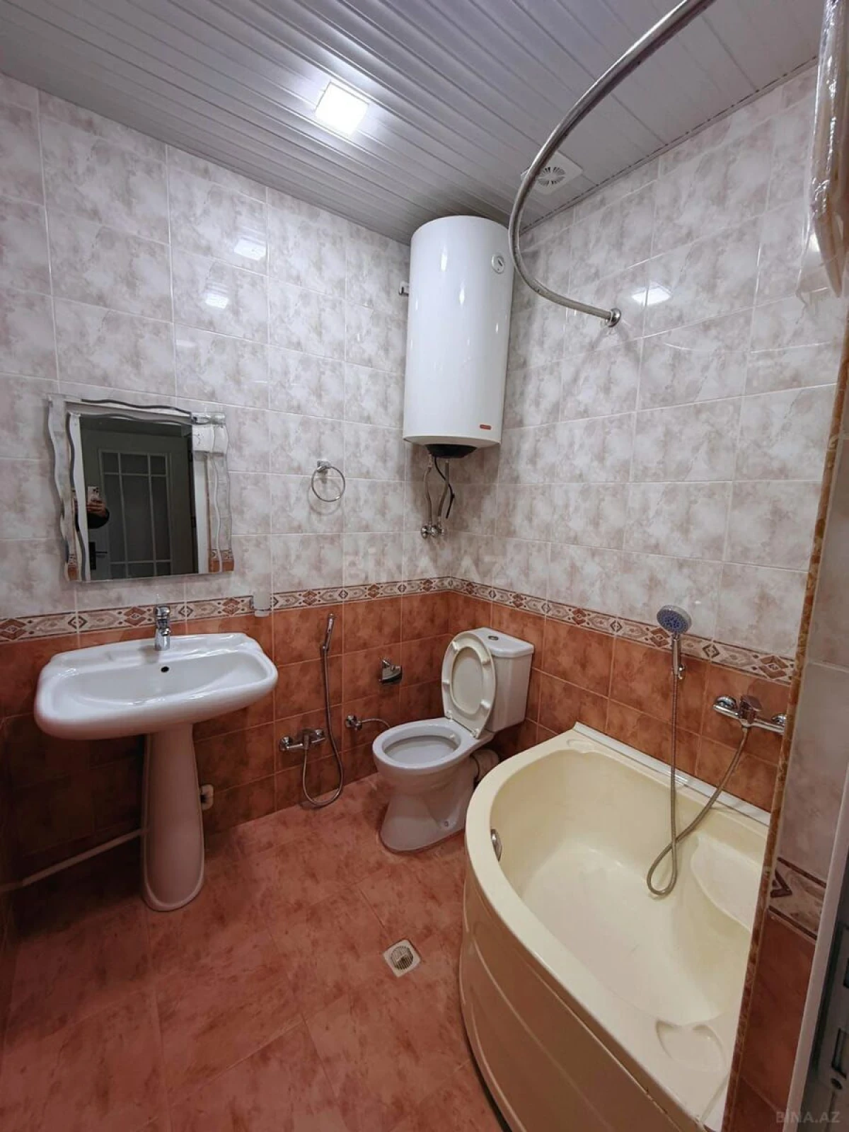 Satılır 3 otaqlı mənzil 110 m²