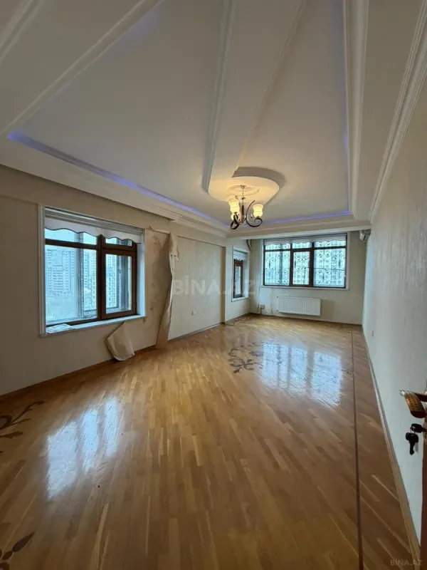Satılır 2 otaqlı mənzil 76 m²