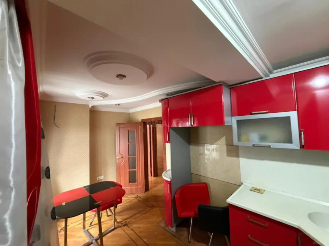 Satılır 2 otaqlı mənzil 76 m²