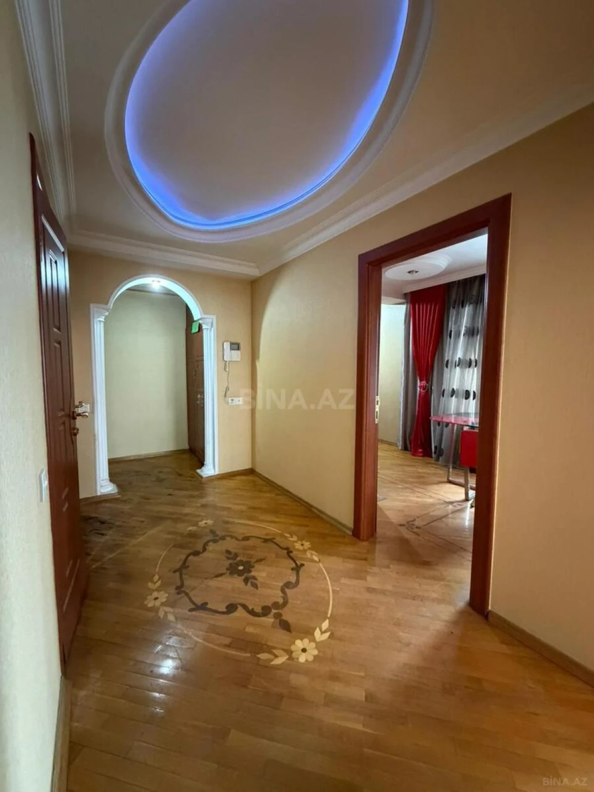 Satılır 2 otaqlı mənzil 76 m²