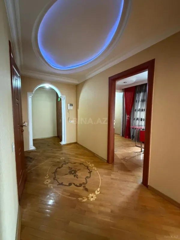 Satılır 2 otaqlı mənzil 76 m²