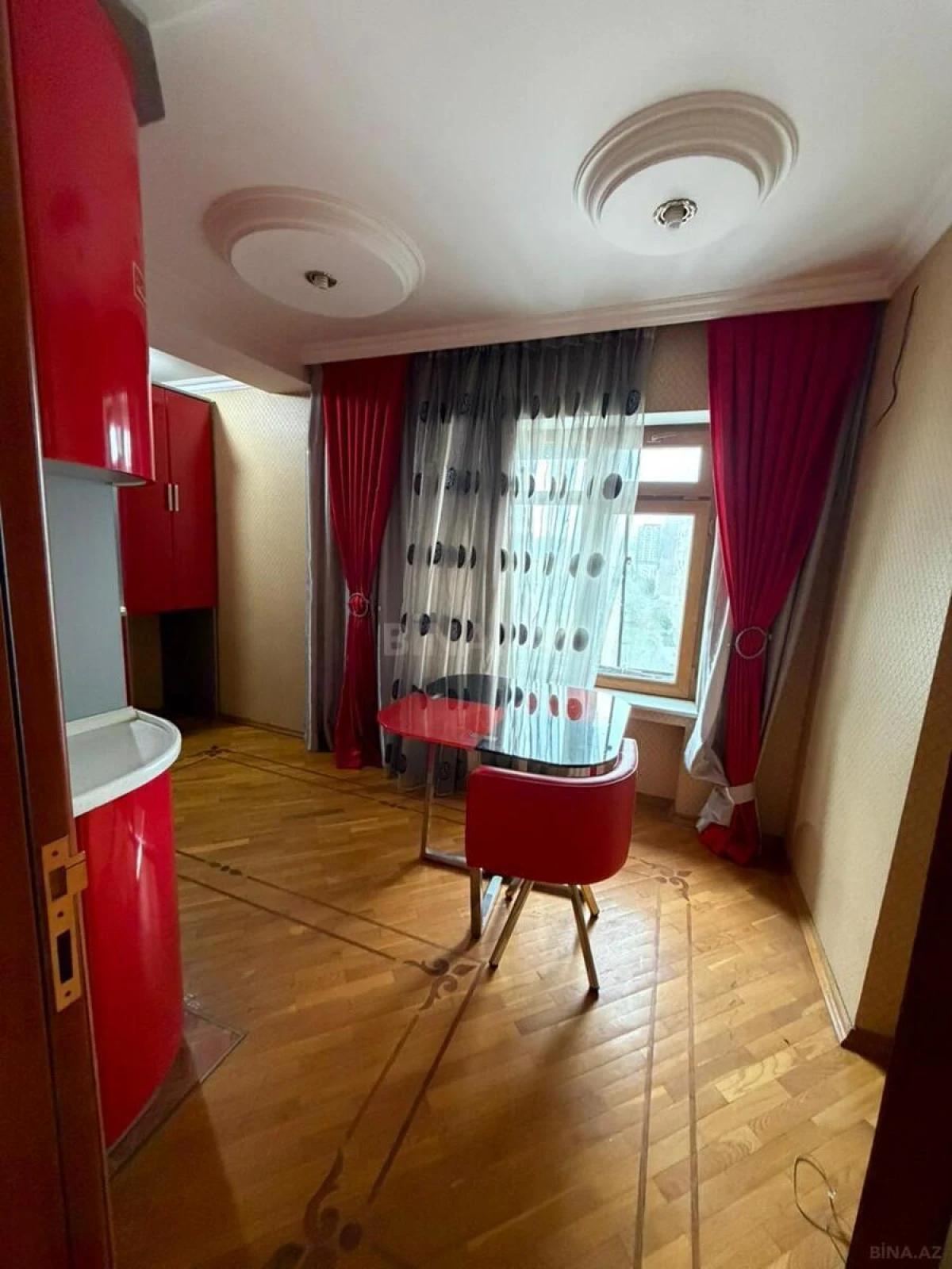 Satılır 2 otaqlı mənzil 76 m²