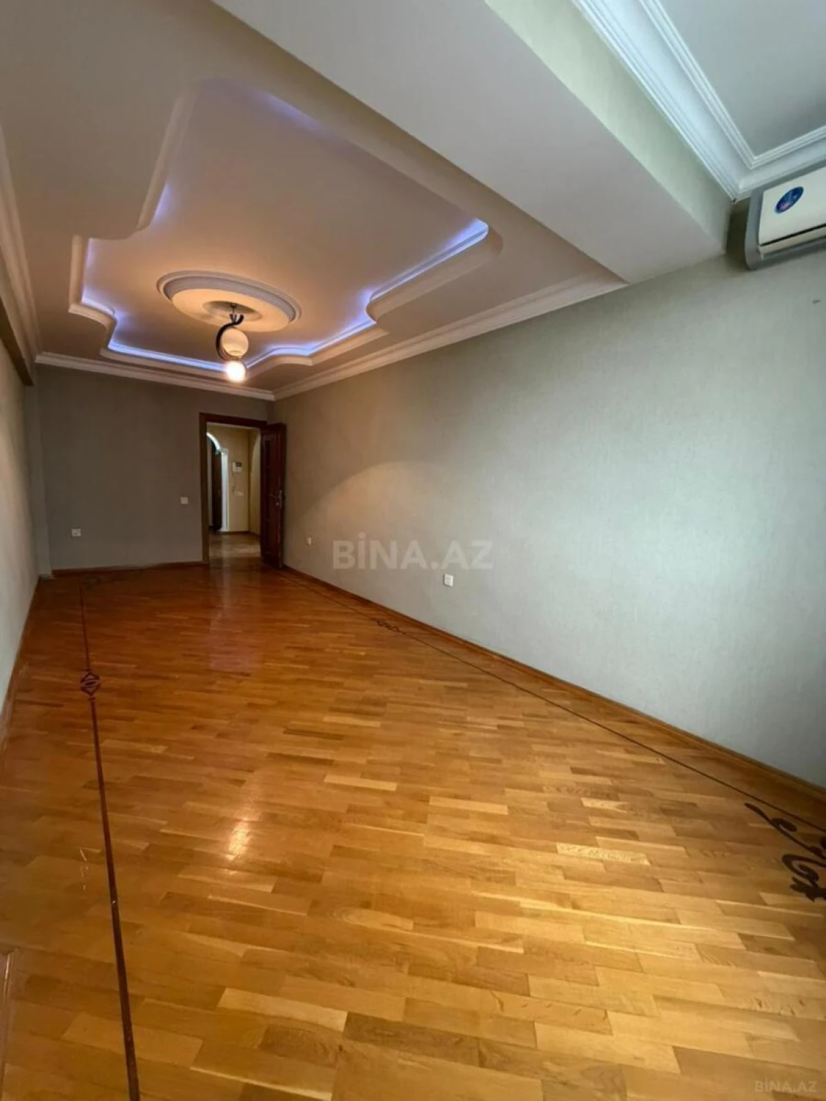 Satılır 2 otaqlı mənzil 76 m²