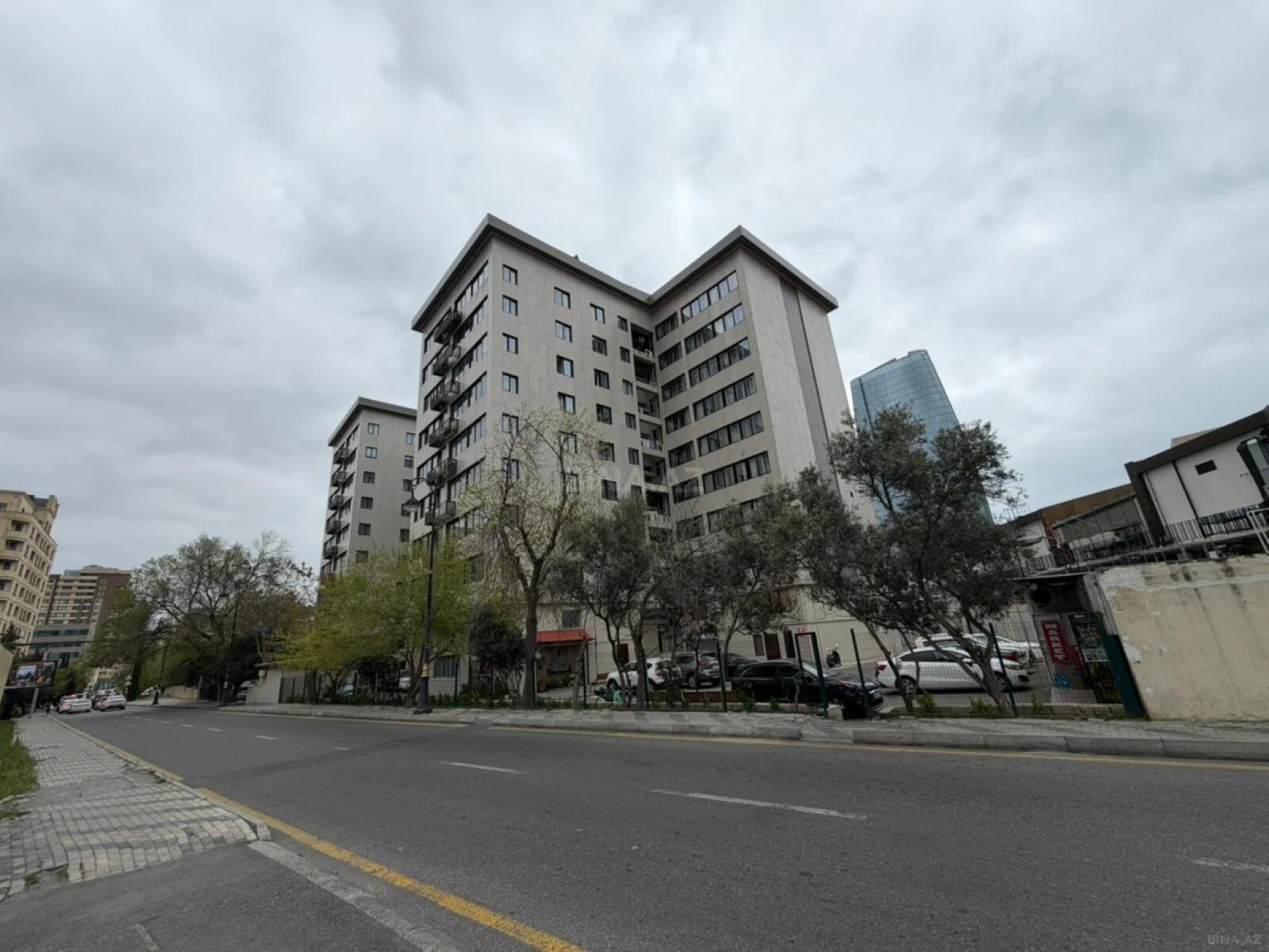 Satılır 2 otaqlı mənzil 76 m²