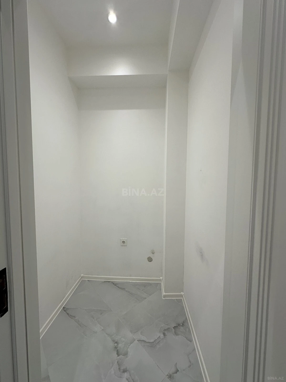 Satılır 2 otaqlı mənzil 77 m²