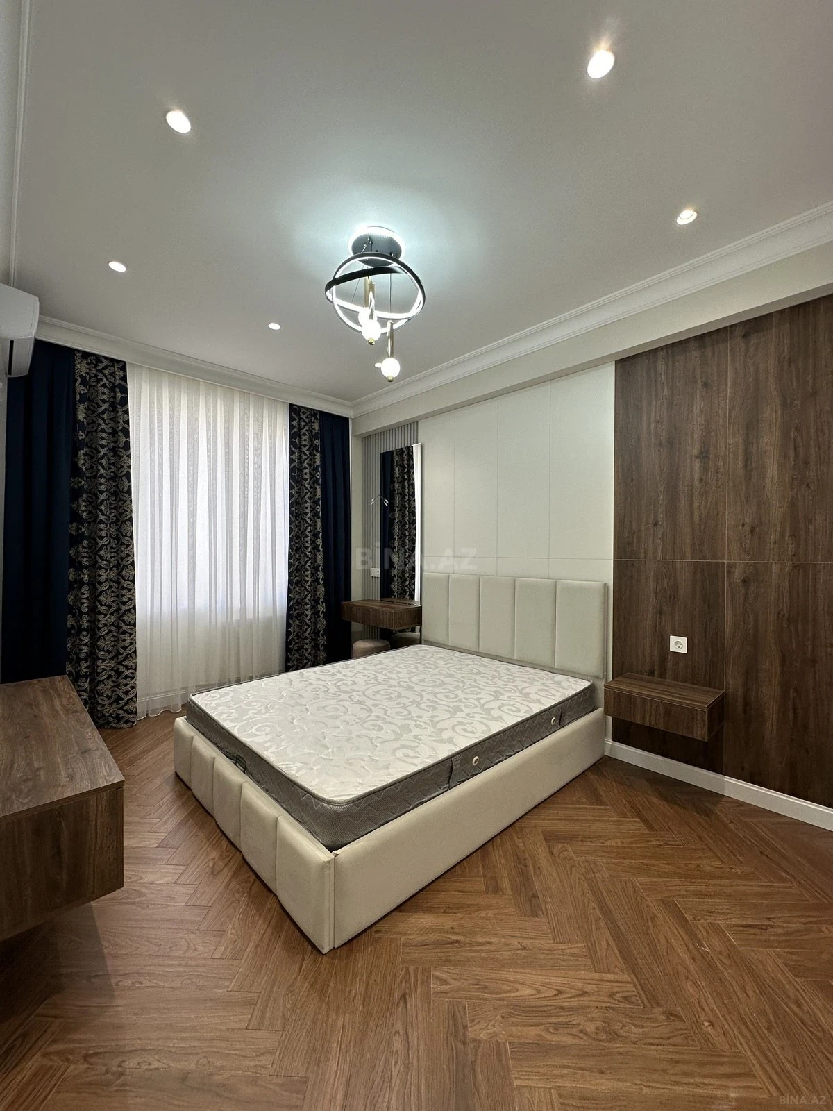 Satılır 2 otaqlı mənzil 77 m²