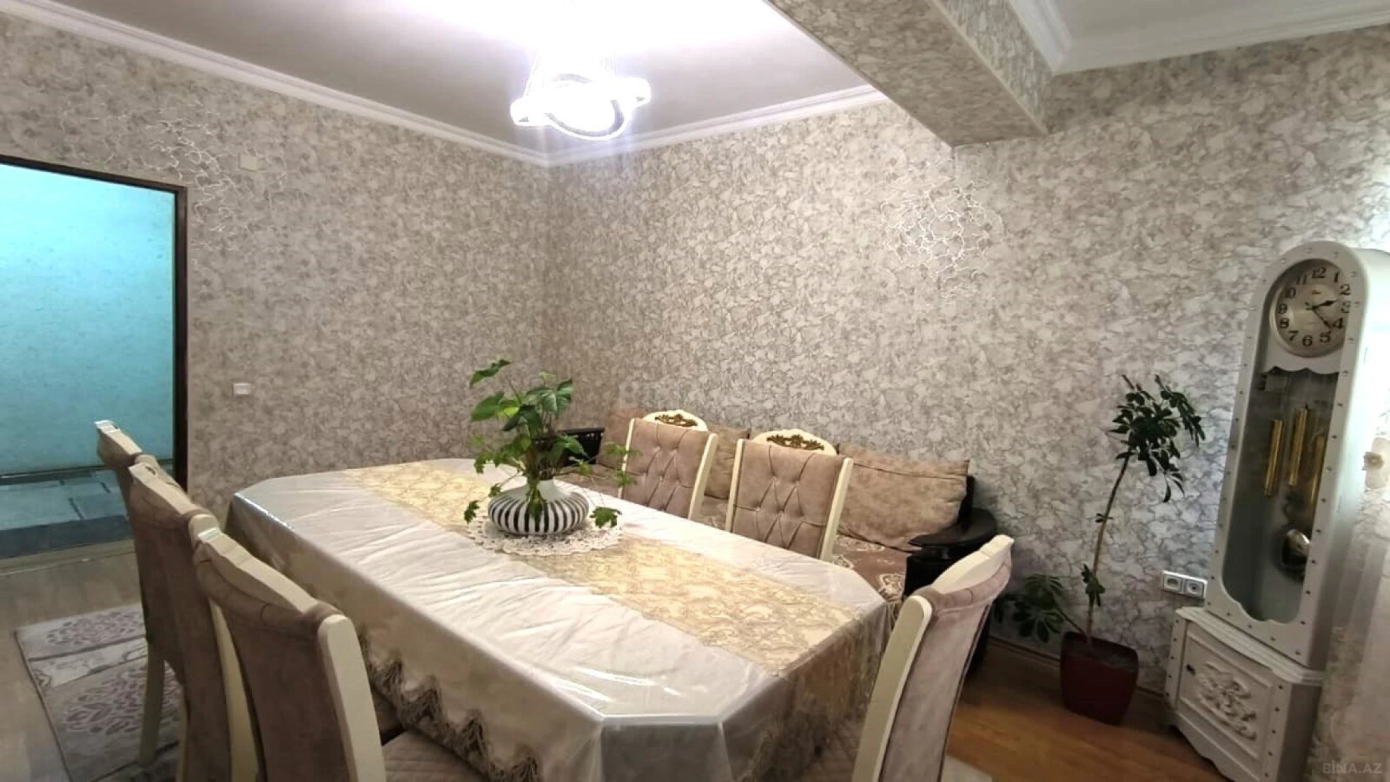 Satılır 2 otaqlı mənzil 88 m²