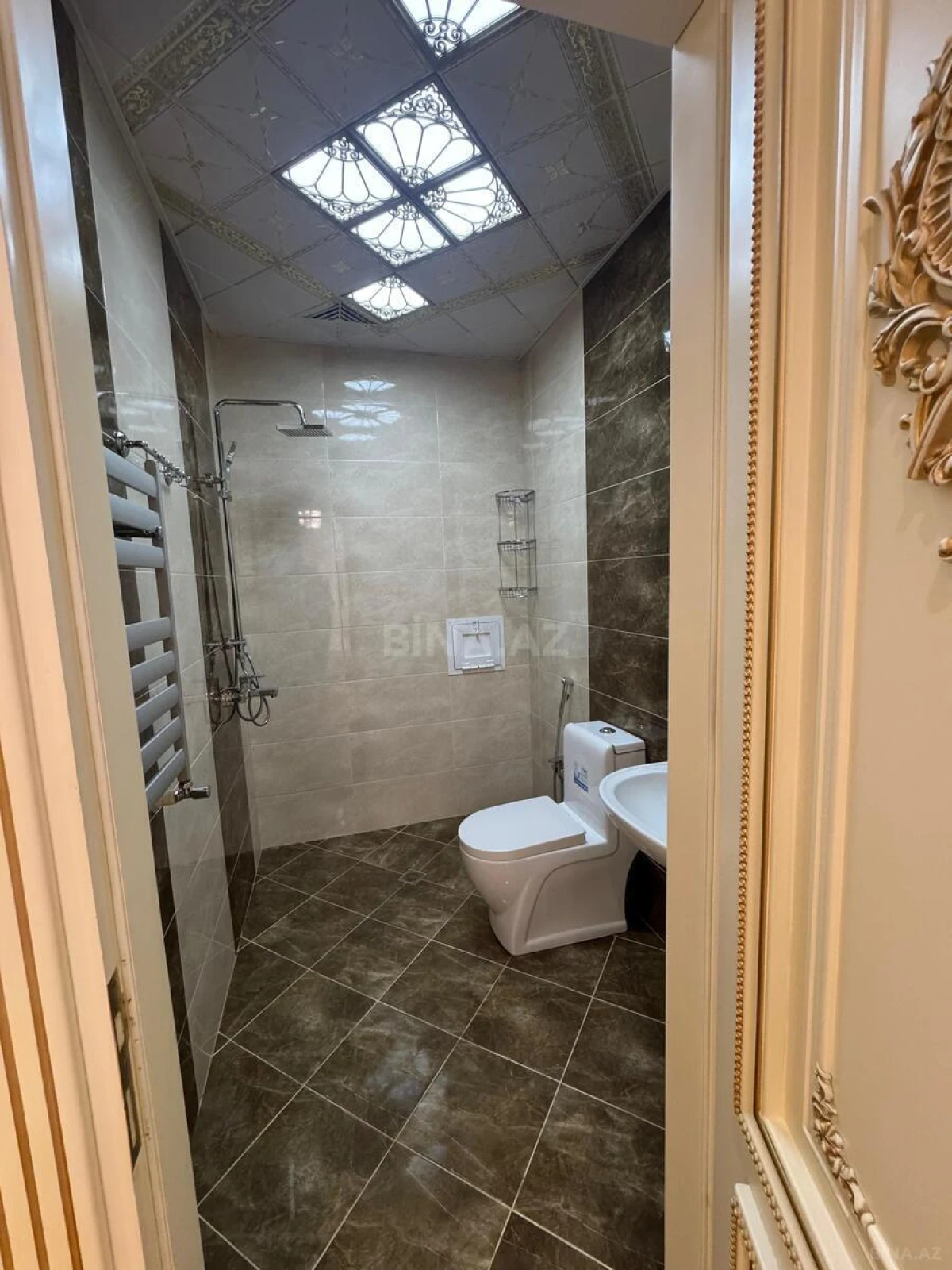 Satılır 4 otaqlı mənzil 170 m²
