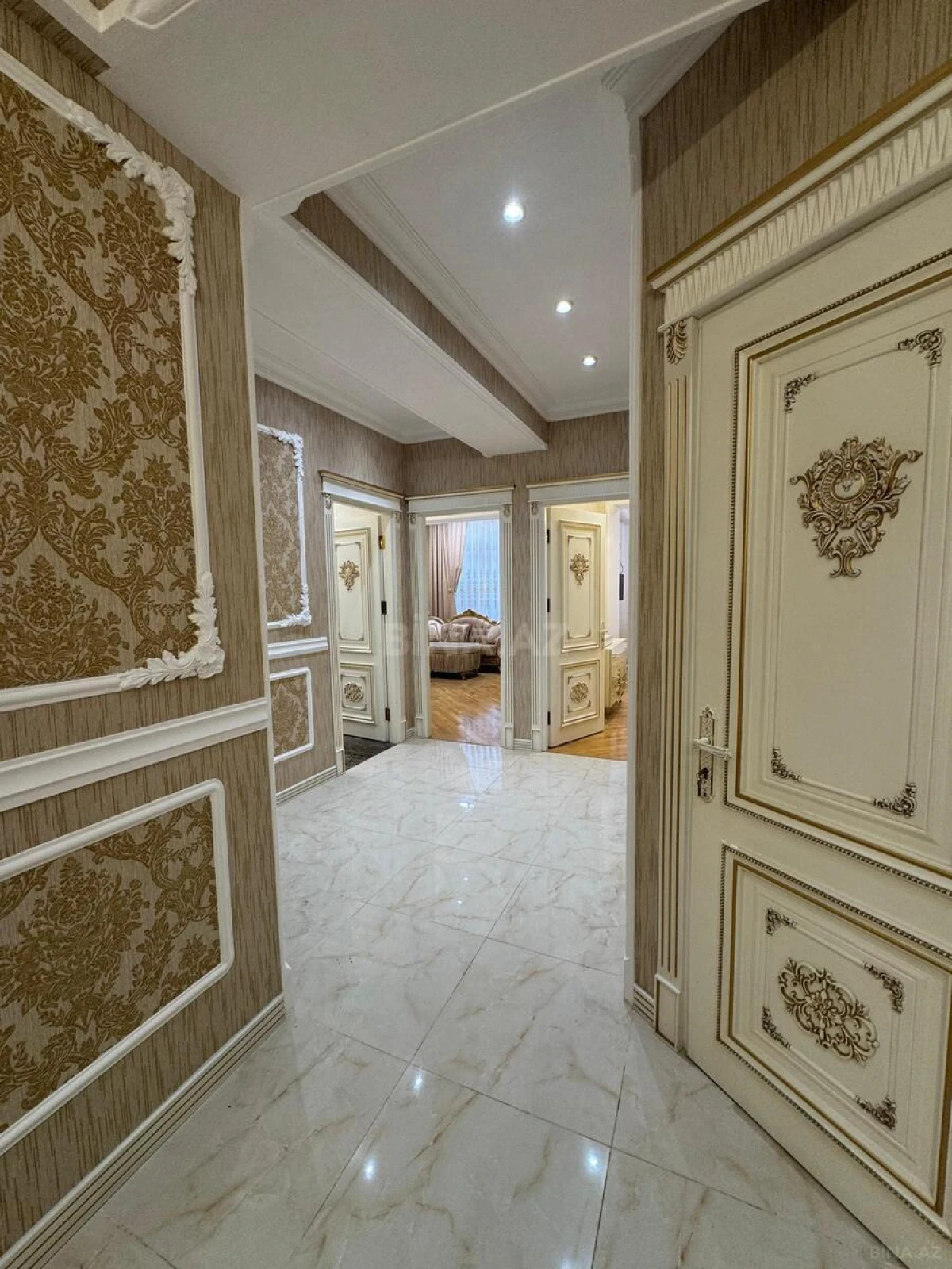 Satılır 4 otaqlı mənzil 170 m²