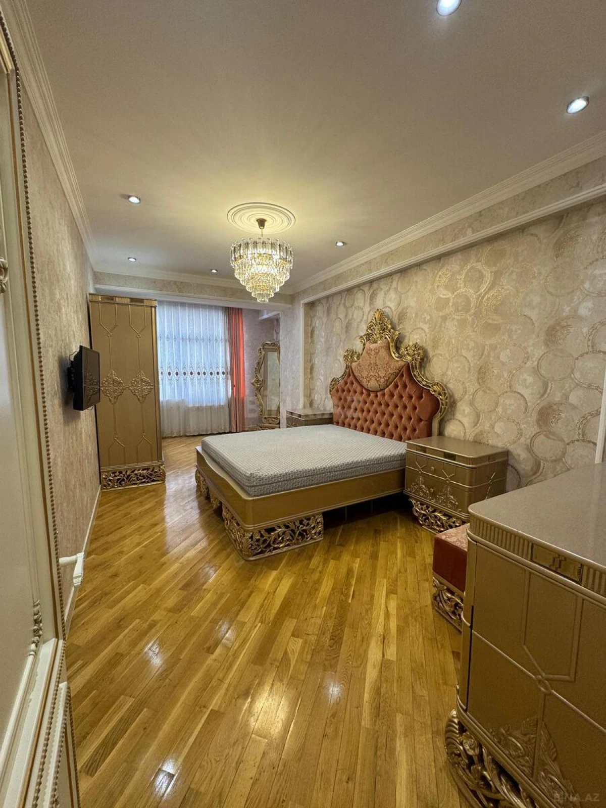 Satılır 4 otaqlı mənzil 170 m²