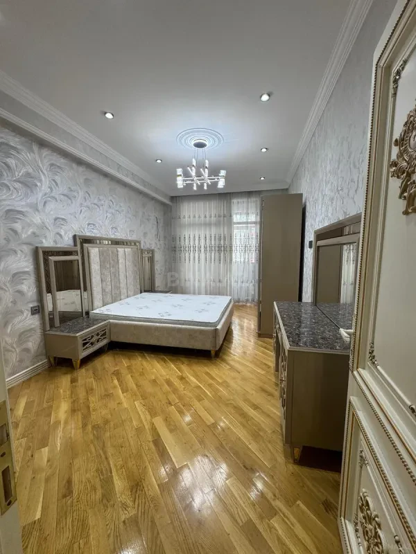 Satılır 4 otaqlı mənzil 170 m²