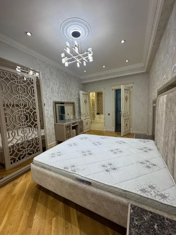 Satılır 4 otaqlı mənzil 170 m²