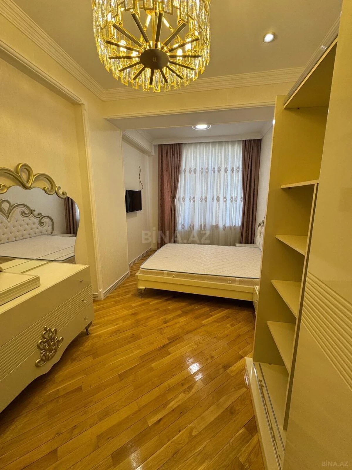 Satılır 4 otaqlı mənzil 170 m²