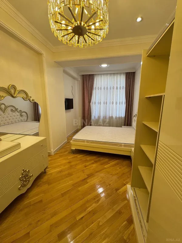 Satılır 4 otaqlı mənzil 170 m²