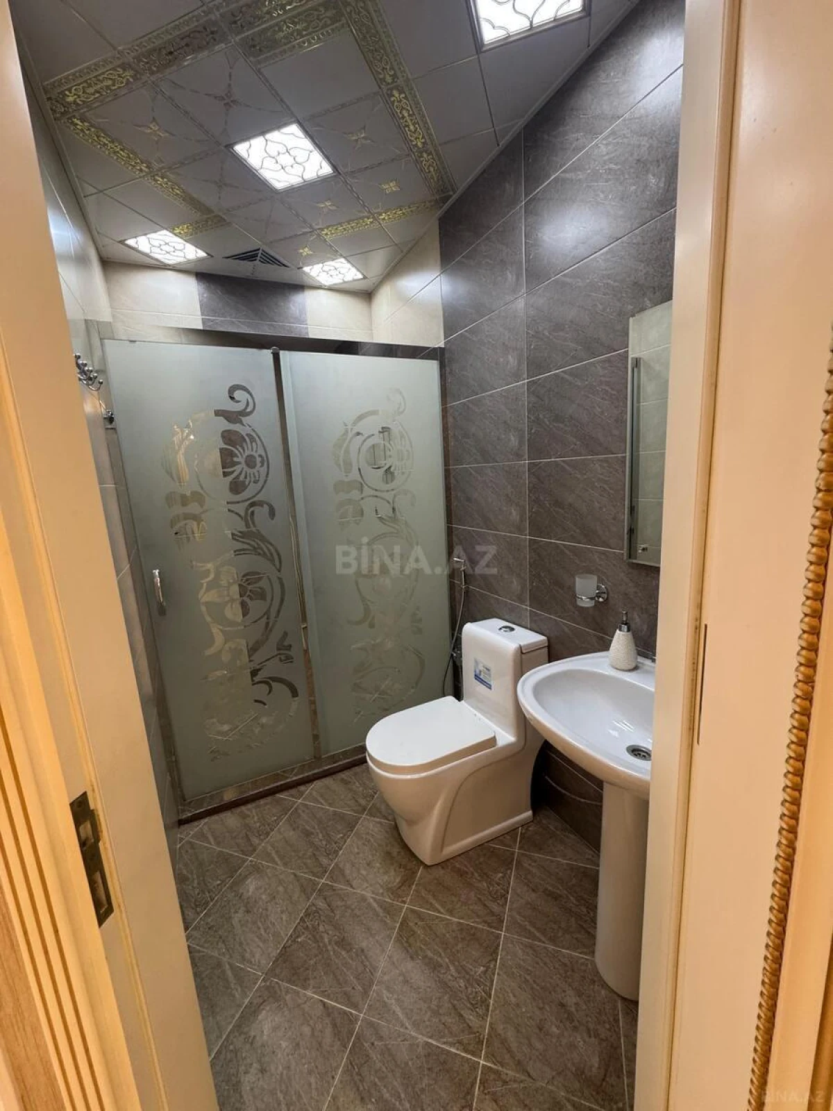 Satılır 4 otaqlı mənzil 170 m²
