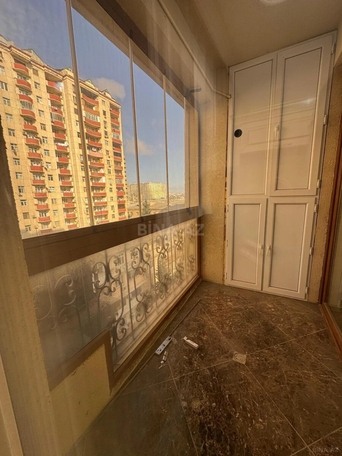 Satılır 4 otaqlı mənzil 170 m²