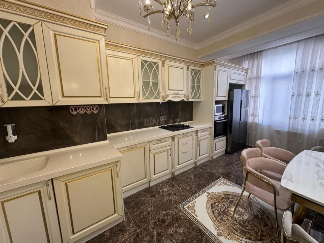 Satılır 4 otaqlı mənzil 170 m²