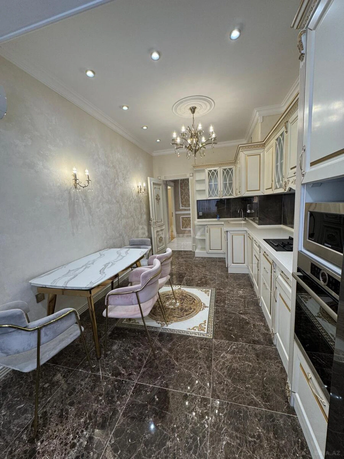 Satılır 4 otaqlı mənzil 170 m²
