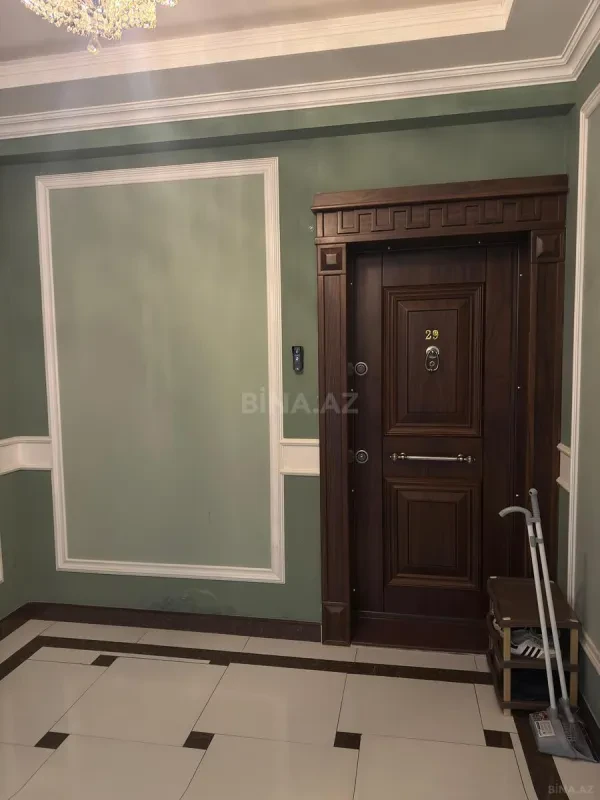 Satılır 4 otaqlı mənzil 170 m²