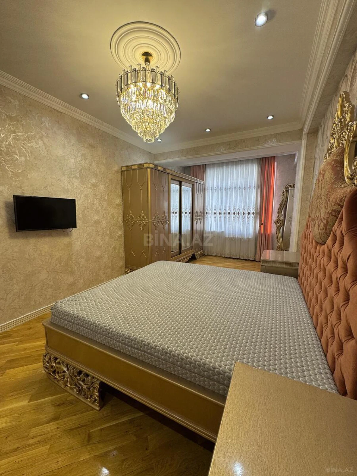 Satılır 4 otaqlı mənzil 170 m²