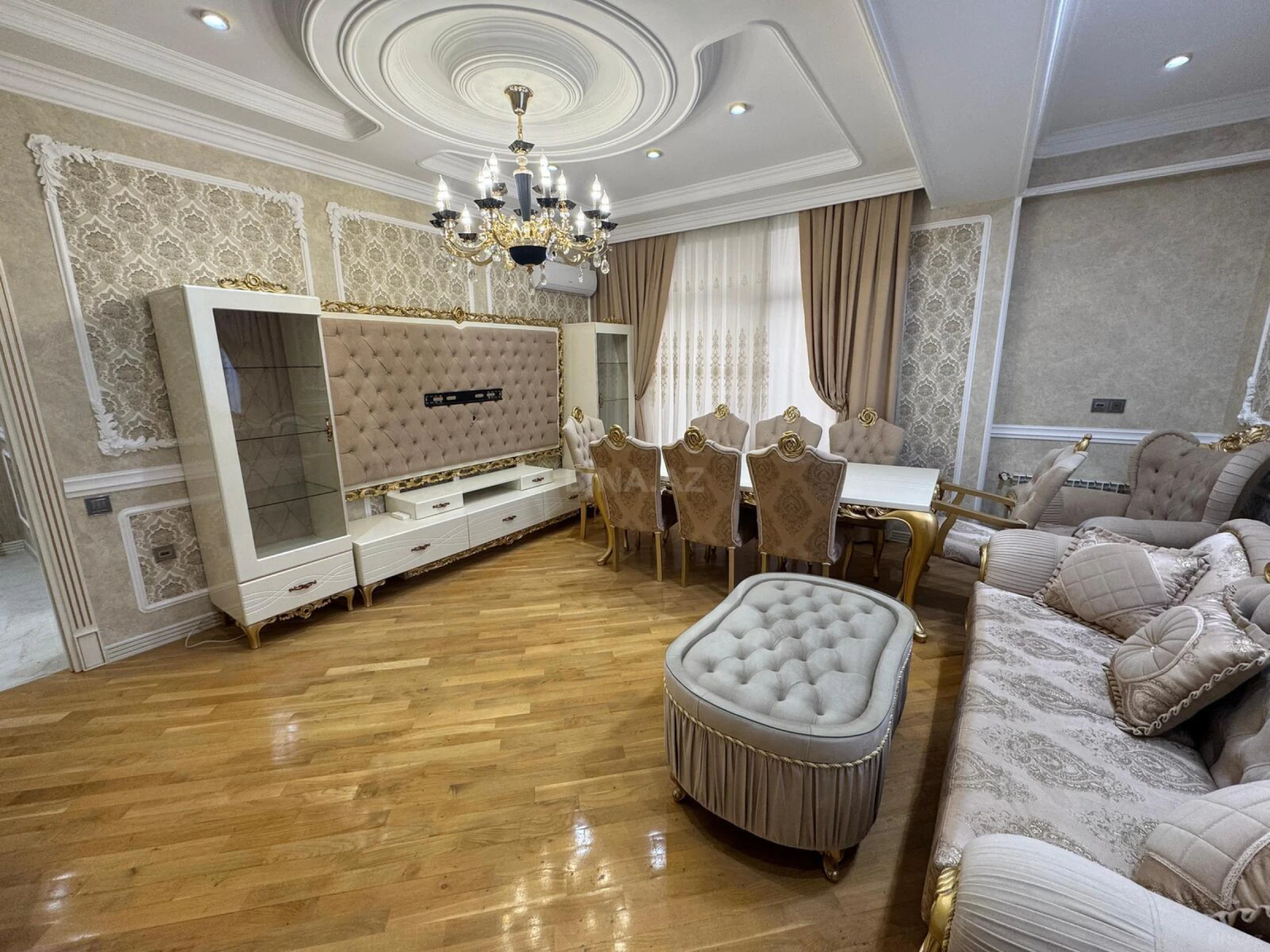 Satılır 4 otaqlı mənzil 170 m²