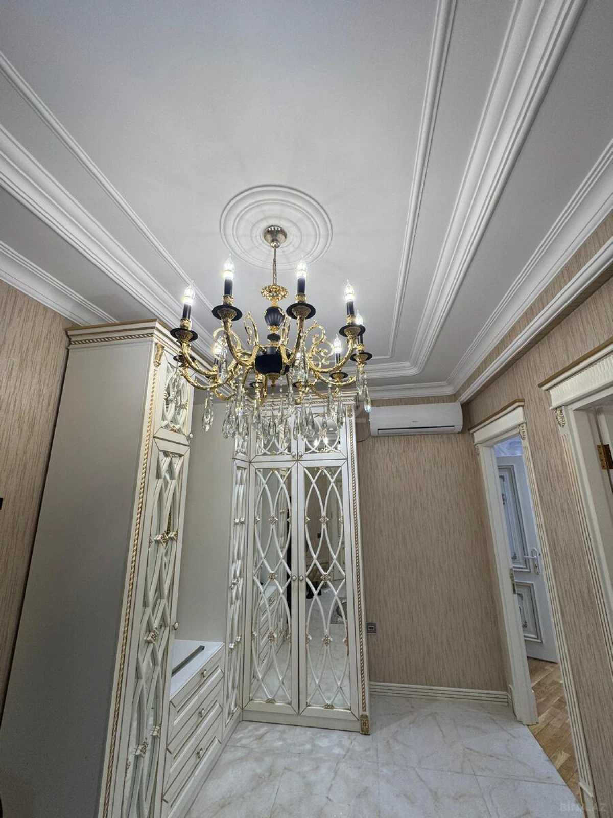 Satılır 4 otaqlı mənzil 170 m²