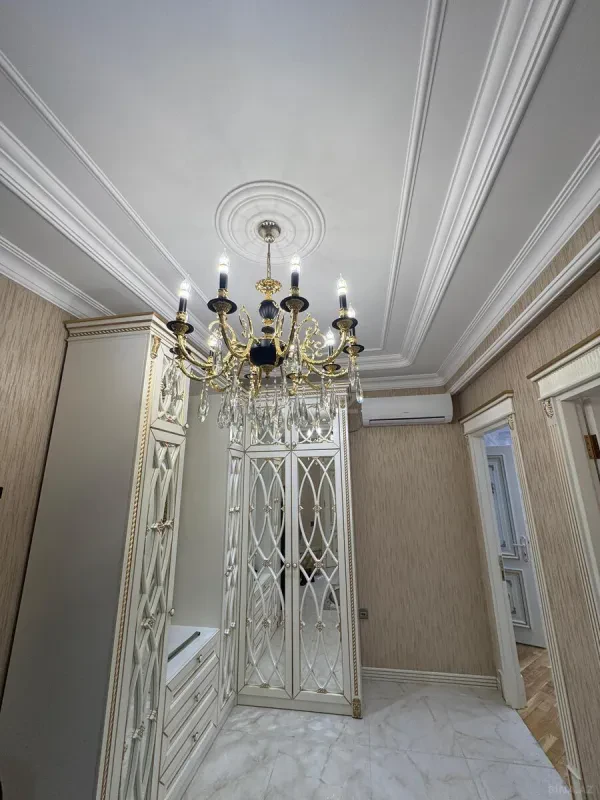 Satılır 4 otaqlı mənzil 170 m²