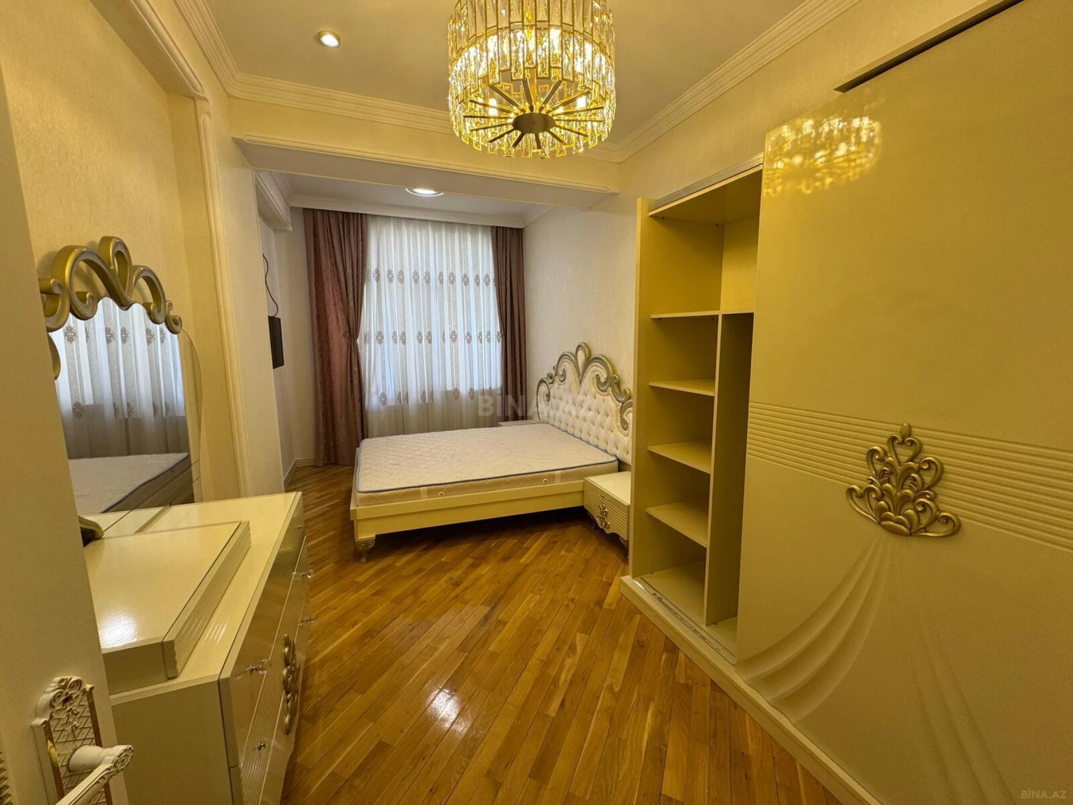 Satılır 4 otaqlı mənzil 170 m²