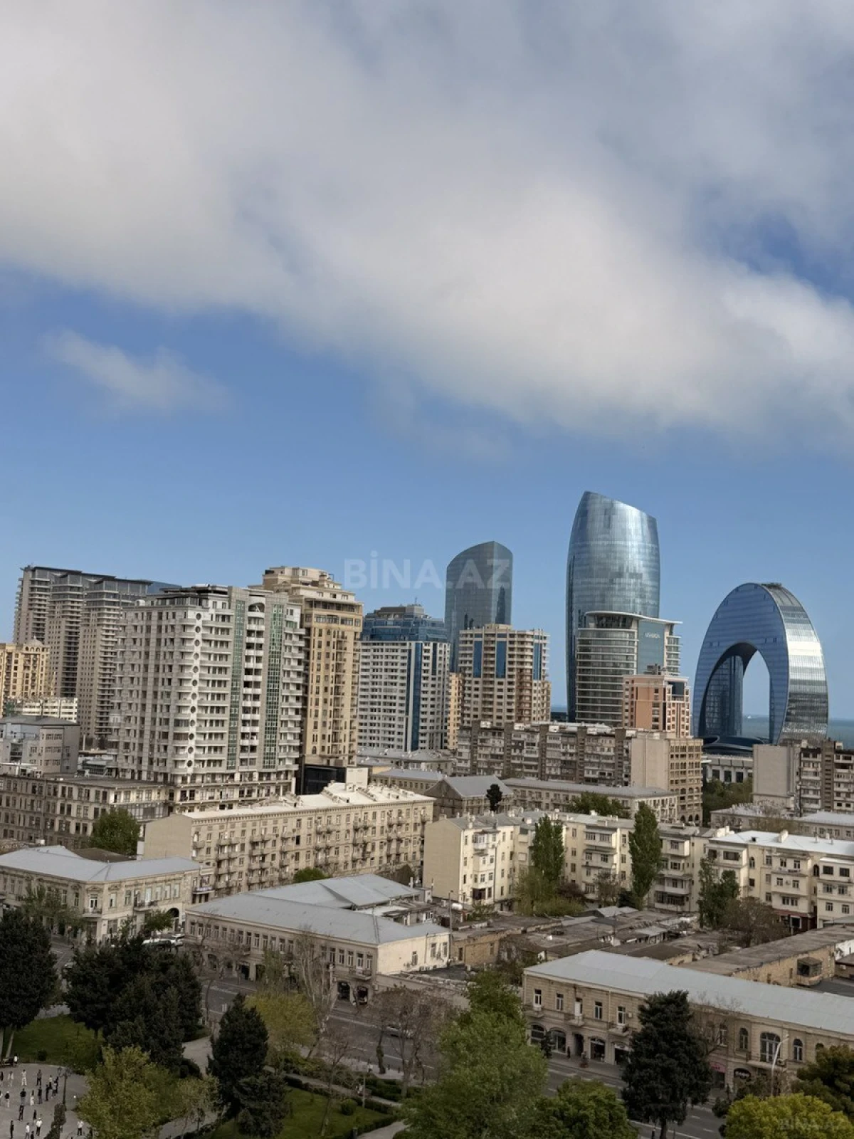 Satılır 4 otaqlı mənzil 170 m²