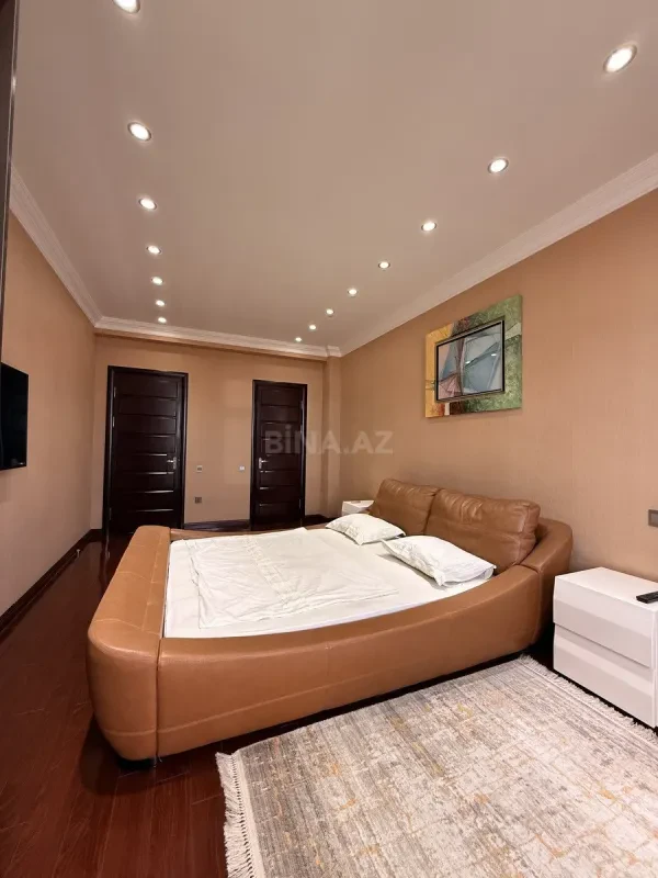 Satılır 4 otaqlı mənzil 170 m²